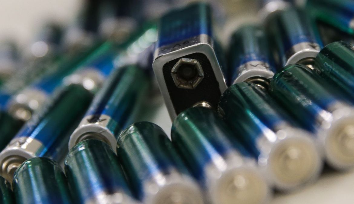 Lixo eletrônico: pilhas e baterias separadas para descarte