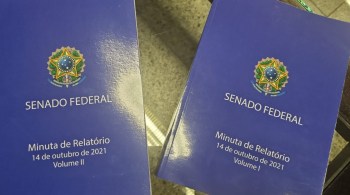 CNN Brasil registrou dois volumes encadernados para serem apresentados na Comissão Parlamentar de Inquérito