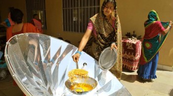 2,6 bilhões de pessoas em todo o mundo cozinham suas refeições diárias em fogueiras, que eliminam poluentes e prejudicam o cultivo das florestas