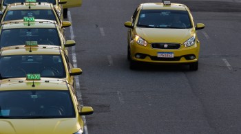 Bolsões de táxi serão credenciados e espalhados pelas redondezas para facilitar a entrada e saída dos foliões