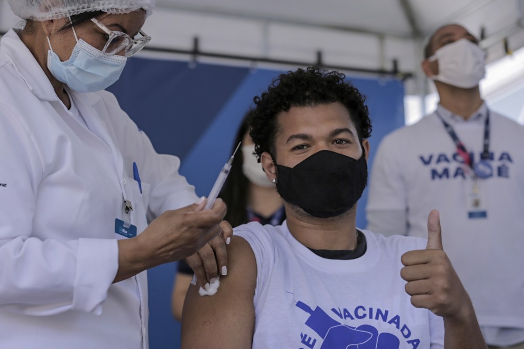 Fiocruz: vacinação em massa contra a Covid-19 na Maré, no Rio de Janeiro (RJ)