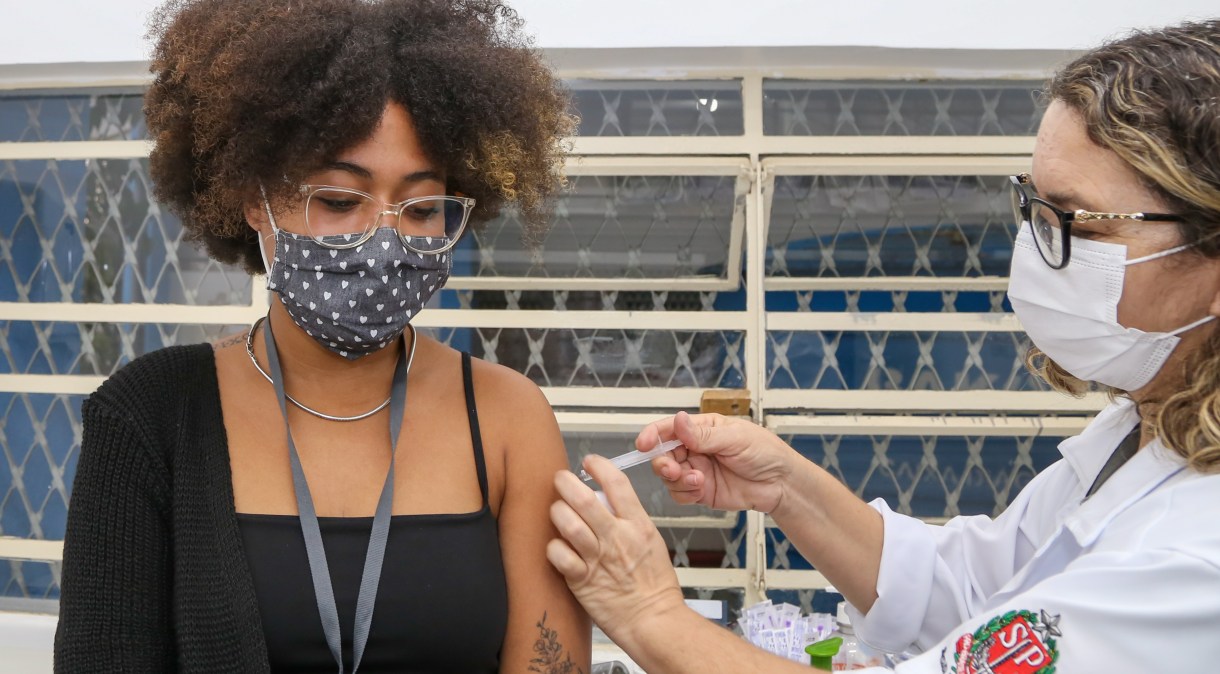 Vacinação contra a Covid-19 em São Paulo tem horários especiais no Carnaval