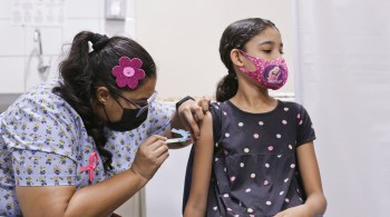 À CNN, infectologista Renato Kfouri também afirmou que existem justificativas epidemiológicas para a vacinação de crianças contra a Covid-19 