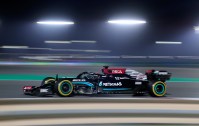 Hamilton vence GP do Catar; Verstappen fica em segundo