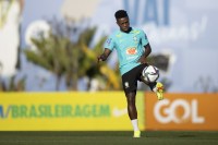 Após lesão de Firmino, Vinícius Jr. é convocado para jogos da Seleção Brasileira