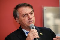 Bolsonaro diz que Petrobras começará a reduzir preço de combustíveis nesta semana