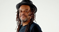 Astro, membro fundador da banda de reggae britânica UB40, morre aos 64 anos