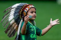 Chapecoense enfrenta dívidas e busca reinvenção cinco anos após tragédia