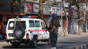 Das explosões próximas a hospital militar em Cabul deixaram ao menos 15 mortos e 34 feridos