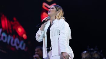 Regravação da cantora para a música "Te Amo Demais", cuja versão original foi popularizada por Leonardo, estreou em 1º lugar no ranking nacional do Spotify