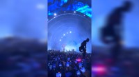 “Estou devastado”, diz rapper Travis Scott em mensagens a fãs após mortes em show