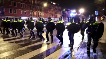 Holanda teve os protestos mais agitados, com cinco policiais feridos e 19 manifestantes presos em Haia