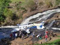 FAB, Anac e polícia de MG investigam queda do avião que matou Marília Mendonça