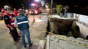 Acidente ocorreu durante apresentação de Natal da cidade; vítimas foram resgatadas e passam bem