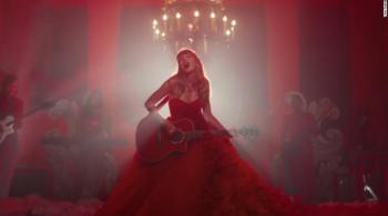 Após o relançamento de seu álbum mais famoso, "Red", e ainda o videoclipe "All Too Well", cantora anuncia vídeo em parceria com Blake Lively
