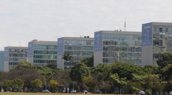 Expectativa é de que o anúncio seja feito até quarta-feira (6), com possibilidade de ser adiantado em live presidencial; Lula deve se reunir com Alckmin, França e Moser ainda nesta segunda (4)