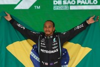 Hamilton planeja continuar correndo além do fim do atual contrato com a Mercedes