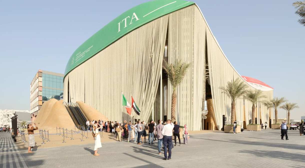 Pavilhão da Itália na Expo Dubai propõe sustentabilidade e é feito com cascas de laranja e borra de café
