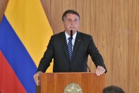 Bolsonaro detalha encontros com líderes no G20 e “pisão” no pé de Angela Merkel