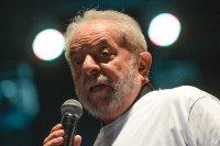 Lula paralisa pré-campanha para gravar documentário com Oliver Stone em SP