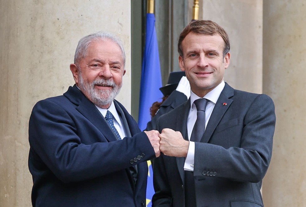 Lula foi recebido por presidente da França no Palácio do Eliseu, em Paris, em 2021