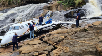 Investigadores da Força Aérea Brasileira (FAB) estão no local do acidente aéreo neste sábado (6); cantora, produtor, tio, piloto e copiloto morreram no acidente