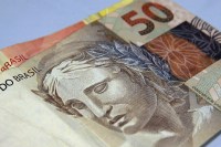 Orçamento 2023 tem previsão de Auxílio em R$ 400 e não contempla revisão no IR