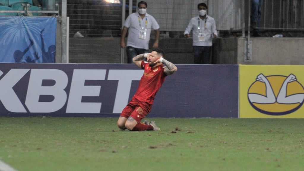 Rossi fez um golaço e garantiu a vitória, por 1 a 0, do Bahia sobre o São Paulo