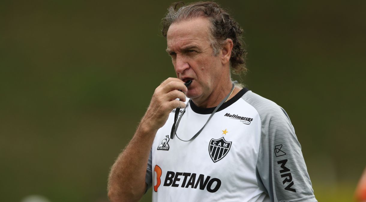 Técnico Cuca comanda treino no CT do Atlético Mineiro