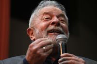 Lula é cobrado a focar agenda de viagens no Brasil