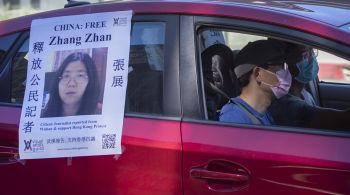Zhang Zhan foi presa em maio de 2020 por fazer reportagens sobre o surto de Covid-19 em Wuhan, mas defensores dos direitos humanos que trabalham na China dizem que ela viverá sob vigilância das autoridades mesmo após deixar a prisão