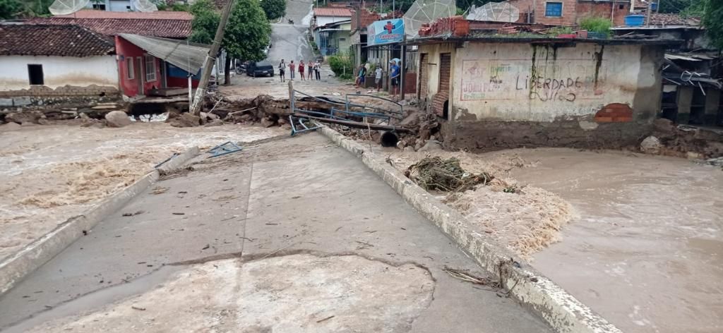 Destruição causada por fortes chuvas, em Minas Gerais - dezembro 2021