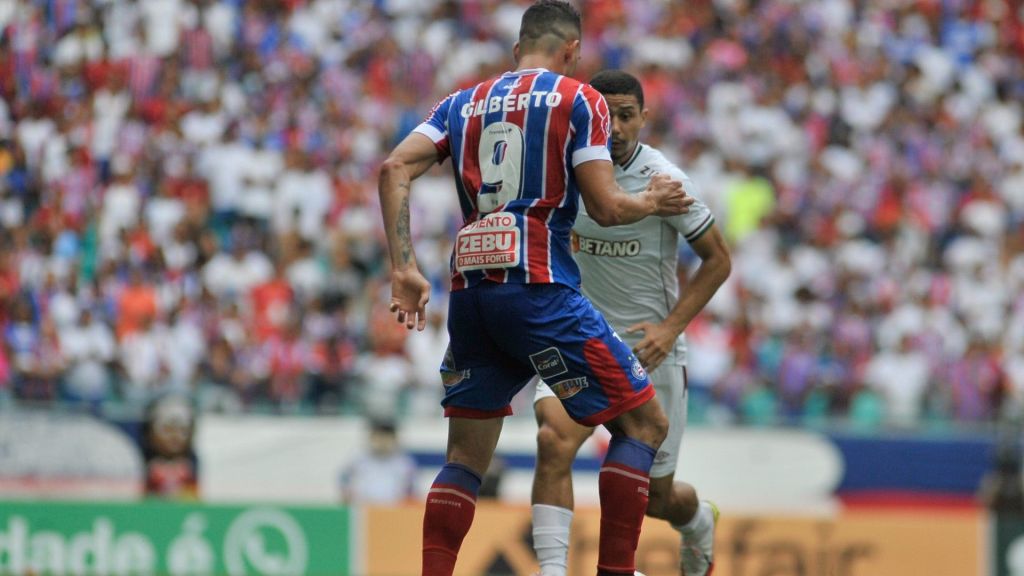 Gilberto fez os dois gols da vitória do Bahia sobre o Fluminense em Salvador por 2 a 0