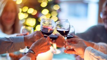 Pesquisadores alertam que mesma quantidade de álcool considerada protetora de doenças cardiovasculares observa-se aumento semelhante no risco de câncer