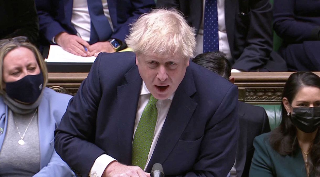 Primeiro-ministro do Reino Unido, Boris Johnson, fala ao Parlamento britânico em Londres nesta quarta (19).