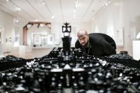 Conheça o escultor de Lego que construiu um “universo negro”