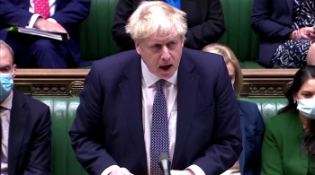 Boris Johnson admitiu pela primeira vez que participou da aglomeração na sede do governo do Reino Unido: "voltei ao meu escritório 25 minutos depois"
