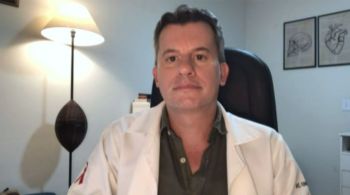 À CNN, infectologista Alexandre Naime alertou para a necessidade de planejamento em meio à alta de casos de Covid e Gripe no país