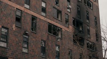 Dezessete pessoas faleceram após um prédio residencial no distrito do Bronx ter pegado fogo no último domingo