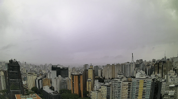 Temperaturas foram amenizadas, mas temporais ganham força na capital paulista; previsão é de que cenário se repita no final de semana