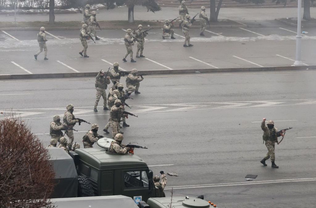 Forças de segurança reprimem protestos em Almaty, capital cazaque