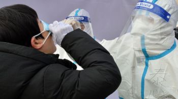 País enfrenta o pior desafio para meta de 'Covid zero' à medida que variantes do coronavírus se espalham e deixam milhares de pessoas em confinamento