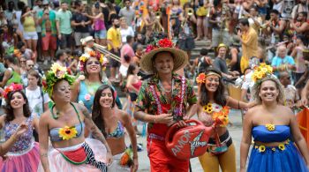 Público terá que apresentar comprovante de vacinação para assistir aos desfiles. Turistas brasileiros são os principais visitantes esperados para a data