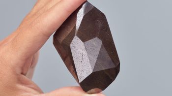 Diamantes negros, também conhecidos como diamantes carbonados, podem ter entre 2,6 e 3,8 bilhões de anos