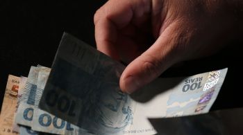 Estudo da Serasa revela que, para metade dos casais brasileiros, problemas com dinheiro afetam a relação