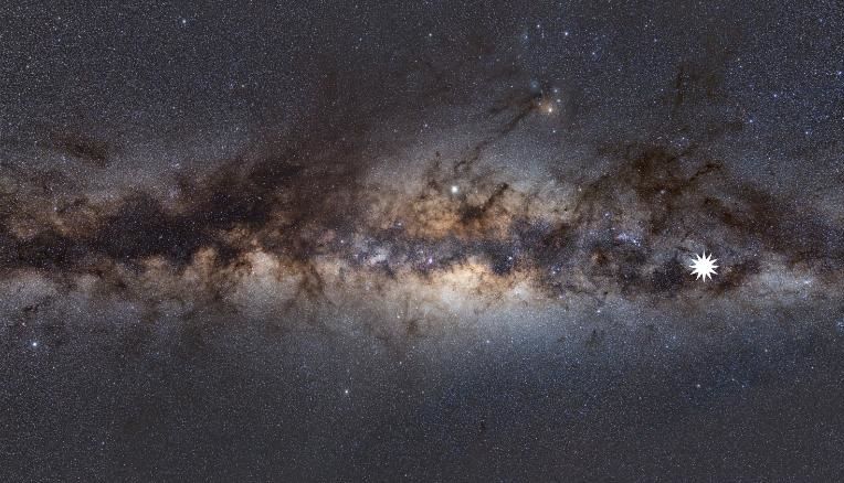Esta imagem mostra a Via Láctea vista da Terra, e o ícone de estrela marca a localização do objeto desconhecido