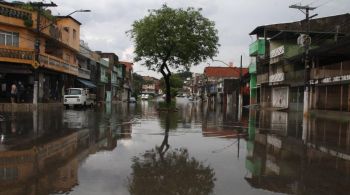 Centro de Gerenciamento de Emergências Climáticas manteve a capital paulista em estado de alerta para alagamentos por três horas