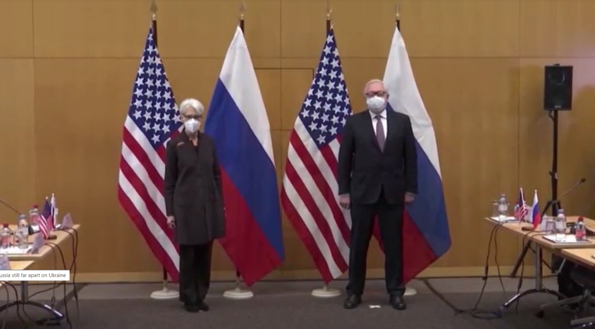 Vice-secretária de Estado dos Estados Unidos, Wendy Sherman, e o vice-chanceler russo, Sergei Ryabkov, em Genebra