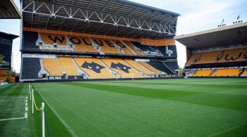 O Wolverhampton comunicou que as chamas foram apagadas e ninguém ficou ferido; danos na área atingida foram "significativos"