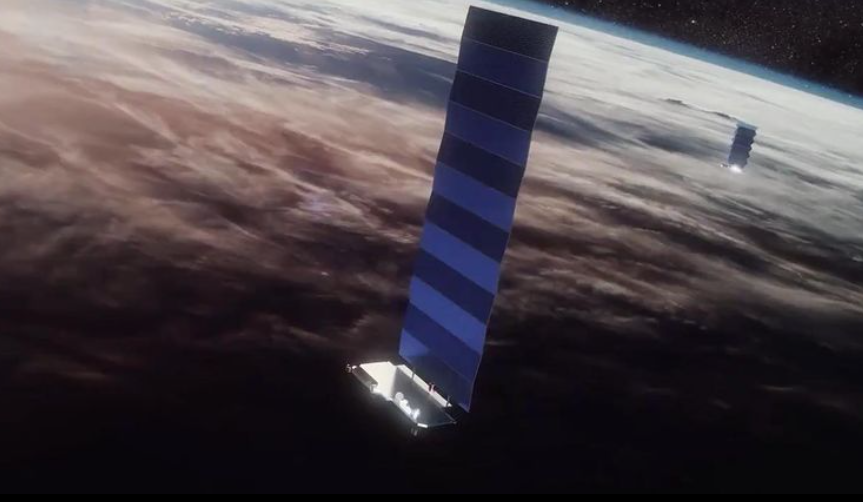 Satélites da Starlink operam em uma órbita mais próxima da Terra